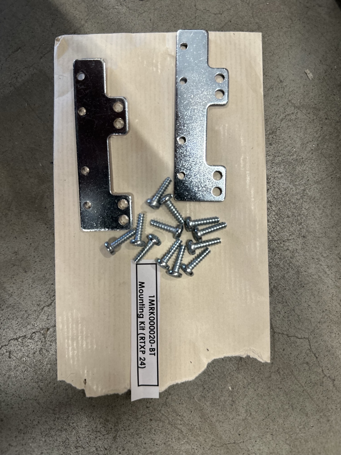 Hitachi Energy RTXP 24 mounting kit 1MRK000020-BT